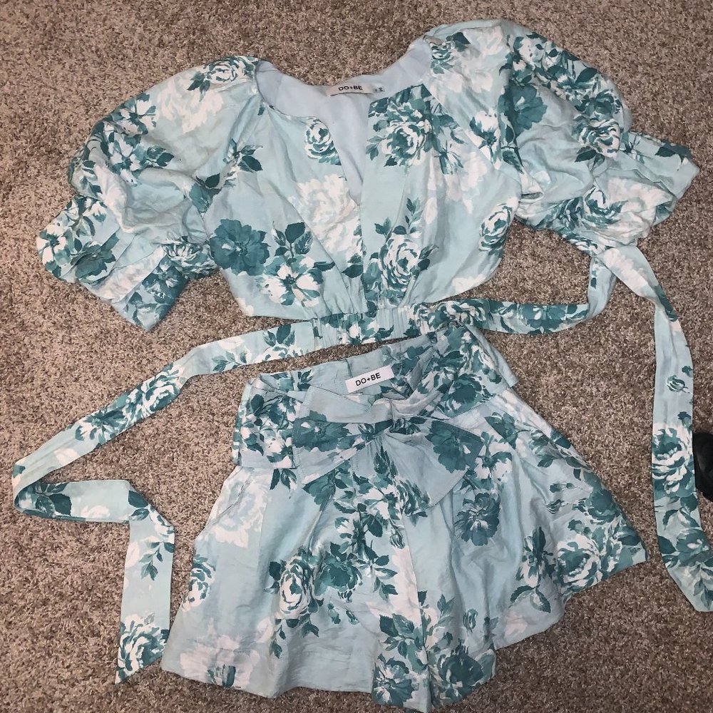 DoBe 2-Piece Green / Mint Shorts and Top, Sz. Small